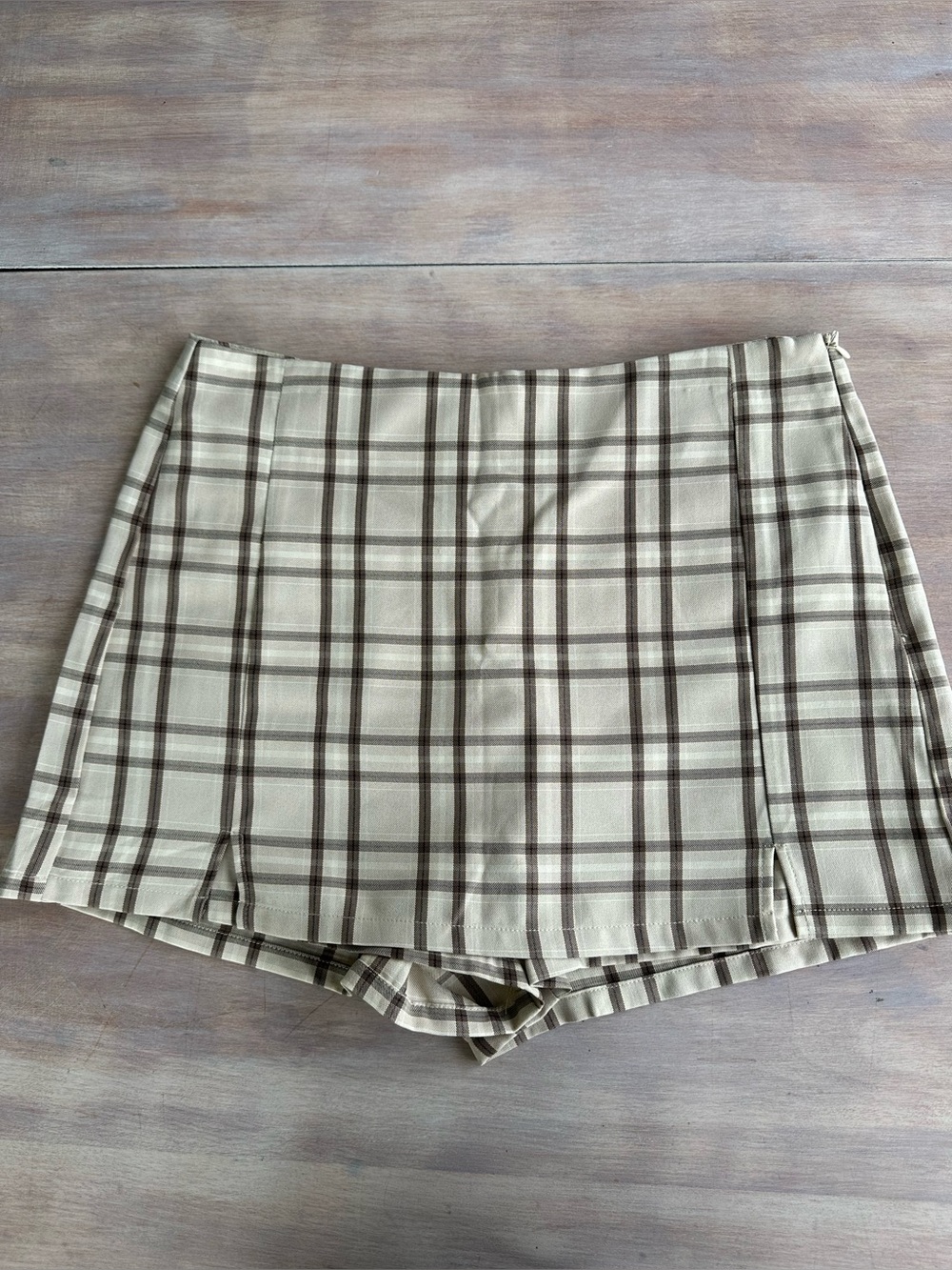 Lulu's Cream and Brown Plaid Skort M